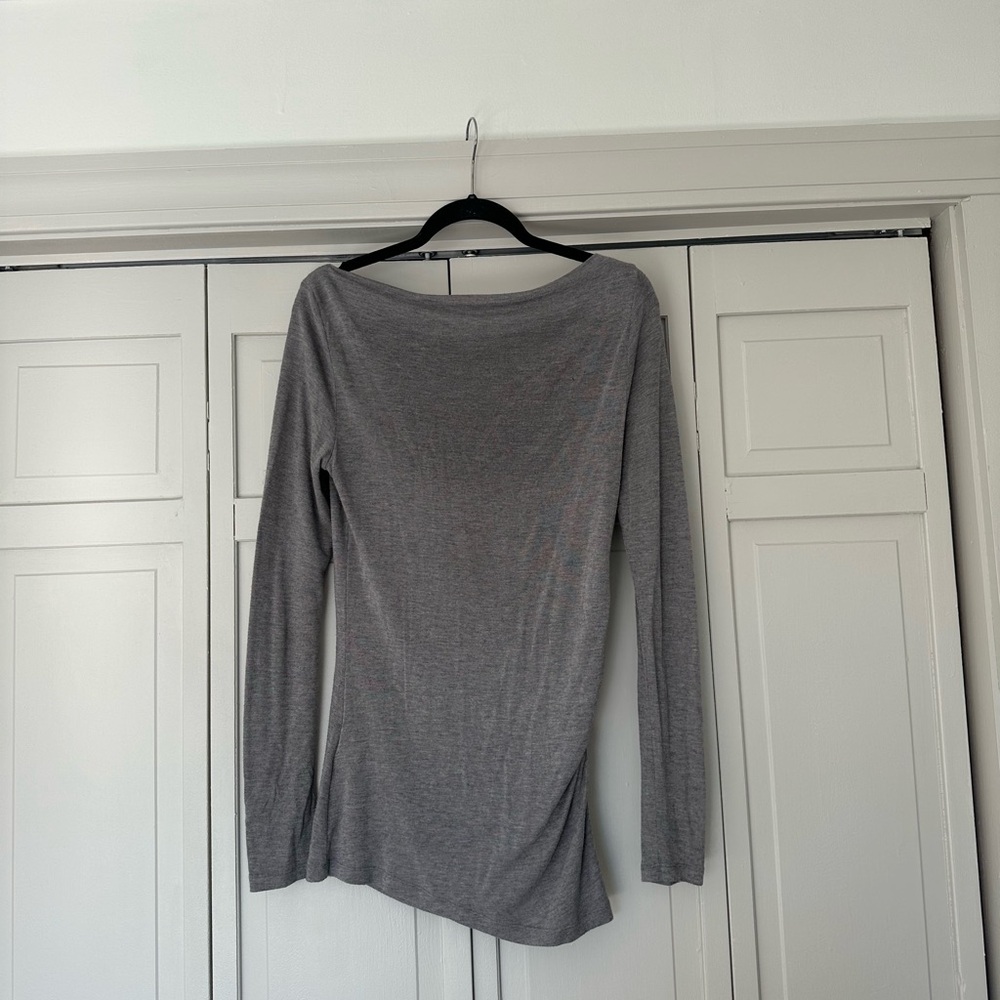 Boatneck dressy grey shirt from Banana Republic - Picture 4 of 5